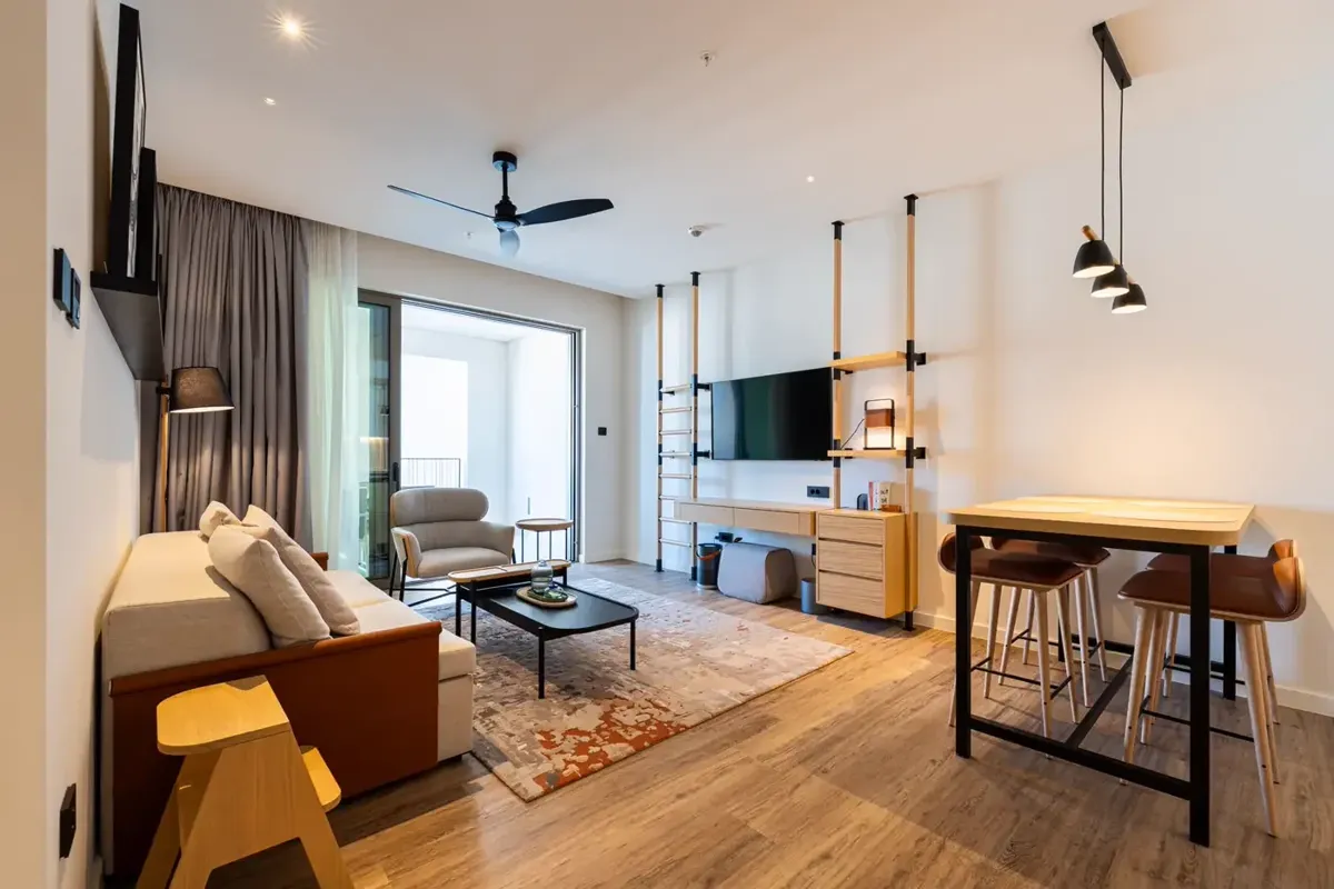 Furnished one-bedroom apartment with a sea view, Boka Place, Porto Montenegro — property view 2
