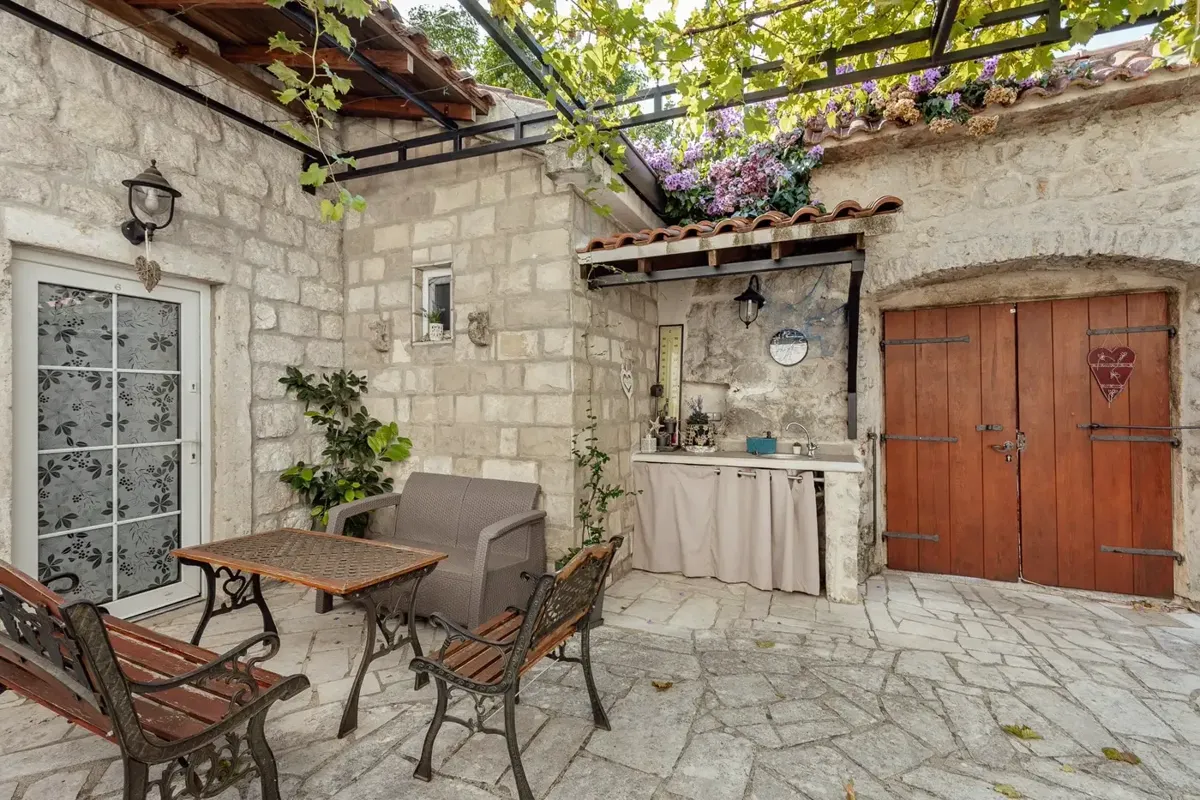Charming stone house with landscaped yard and sea view, Risan, Kotor — property view 5