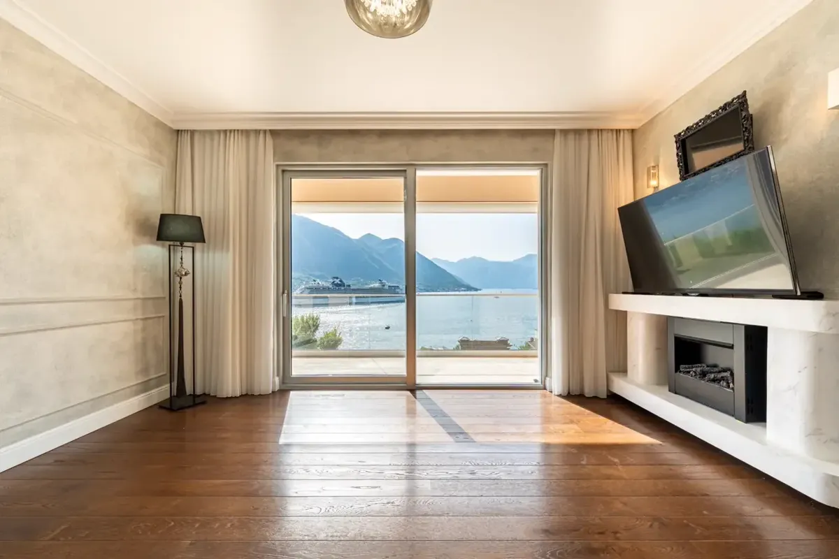 A spacious, two-bedroom apartment with a view of the Dobrota sea, Kotor — property view 1