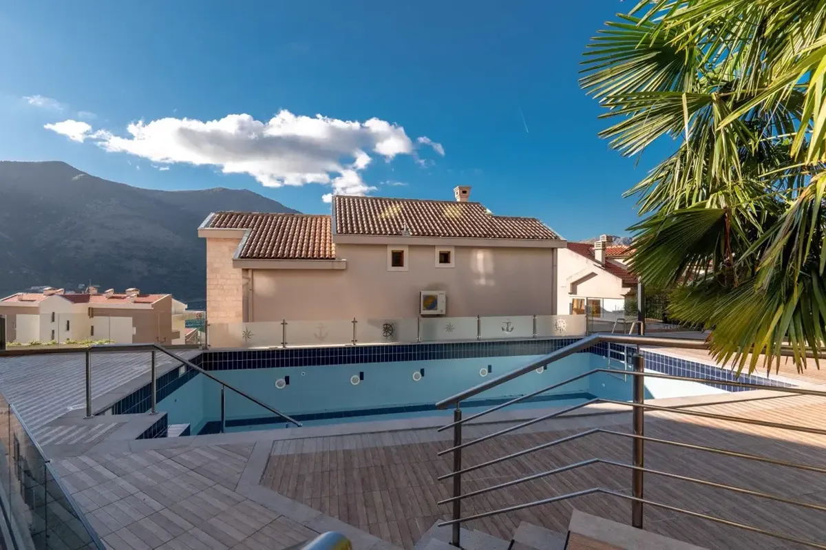 Three studio apartments for joint sale with swimming pool, Dobrota — property view 1