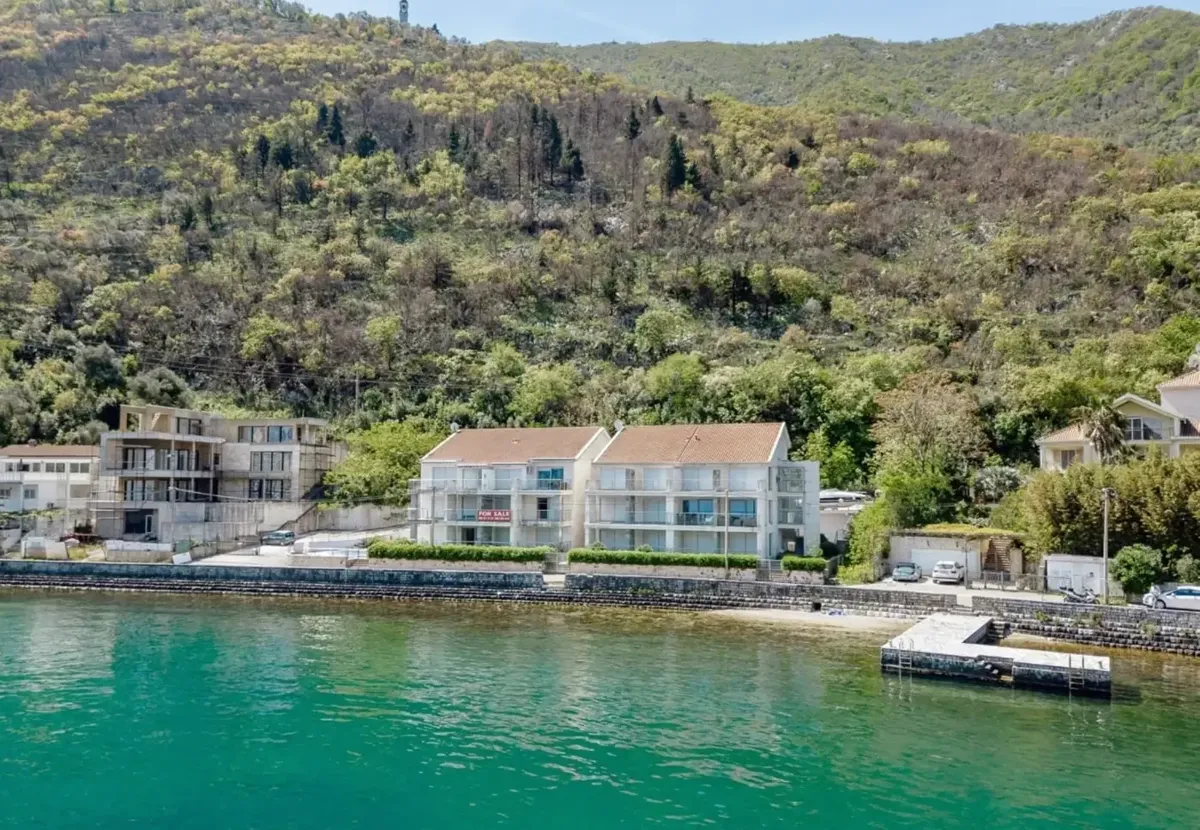 Two-bedroom apartment on the first line to the sea in Stolivo, Kotor — property view 2