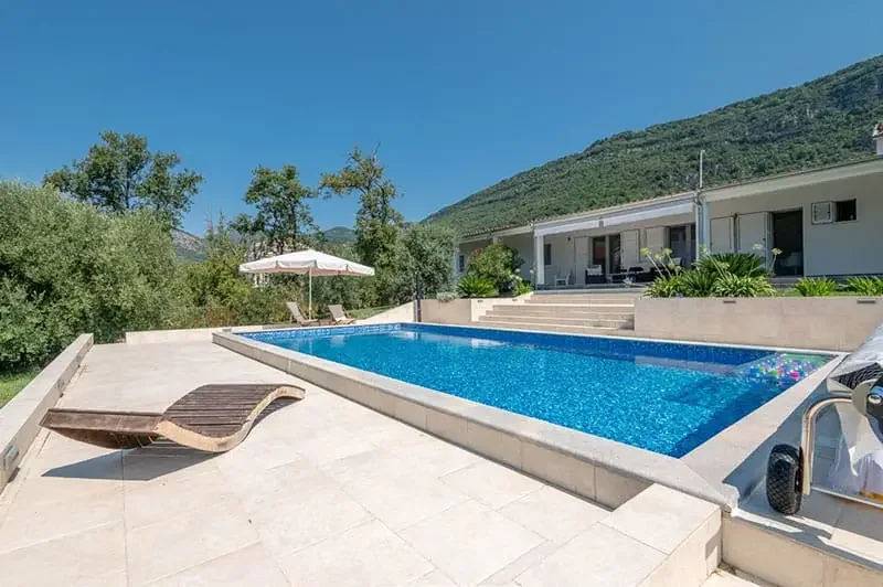 Four-bedroom house with a view of the Luštica peninsula and Tivat Bay, Tivat — property view 1