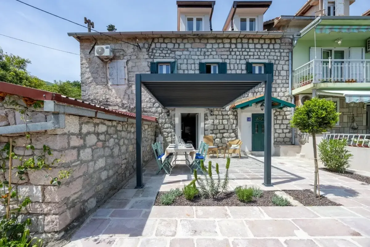Renovated stone house near the sea, Đurići, Herceg Novi — property view 1
