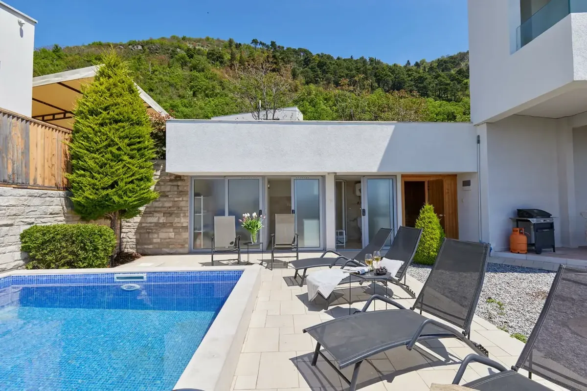 Three-room villa with pool and sea view, Kavač, Kotor — property view 2