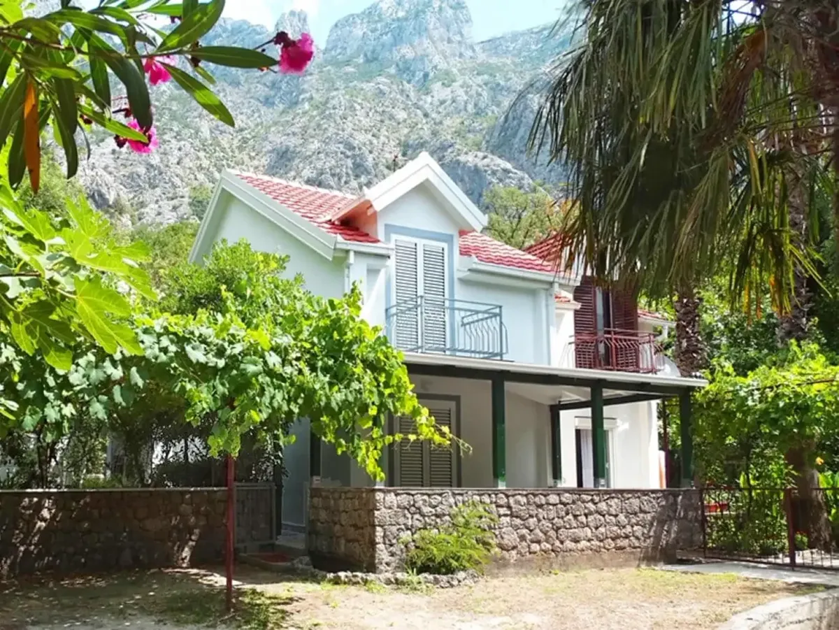 Charming two-bedroom house, Orahovac, Kotor — property view 1