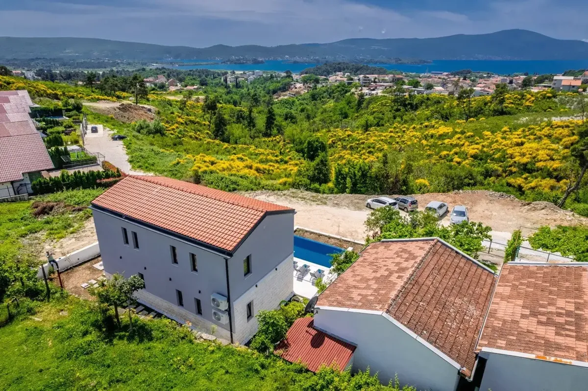 New villa with 4 bedrooms and swimming pool, Tivat, Mrcevac — property view 6