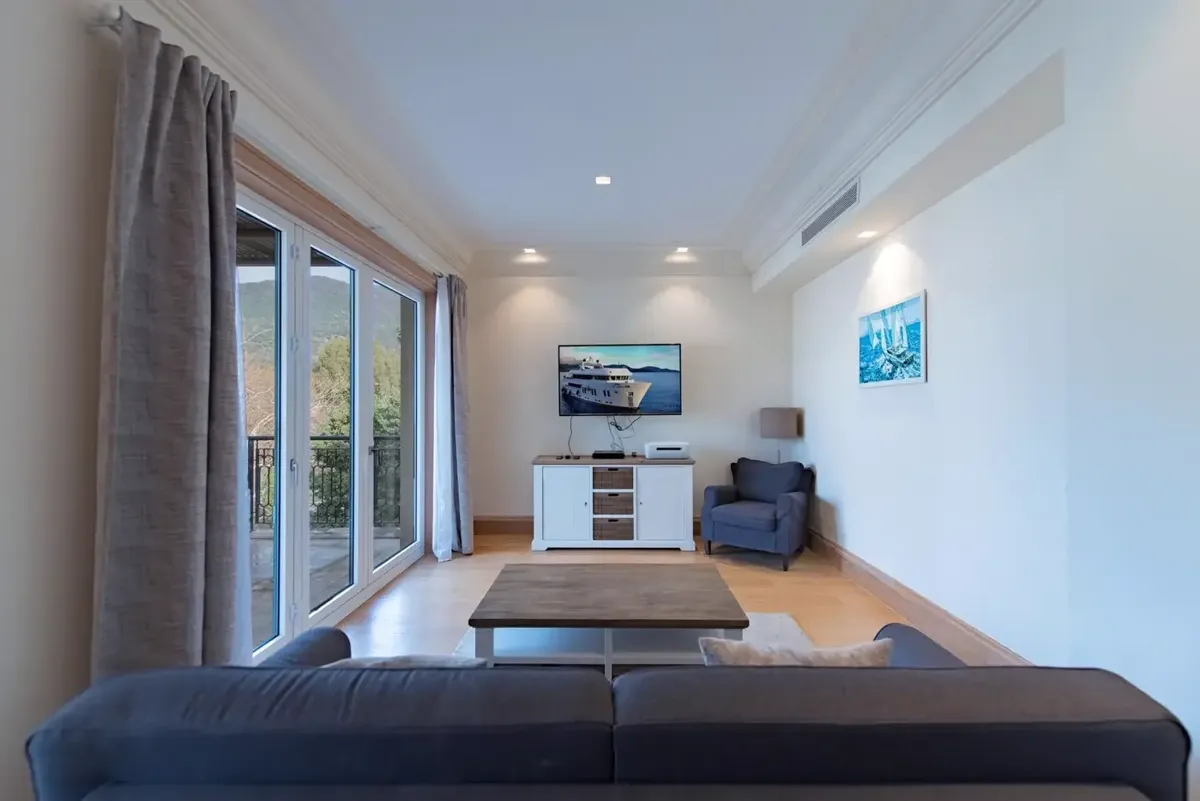 One bedroom apartment with partial sea view, Ksenija building, Porto Montenegro, Tivat — property view 3