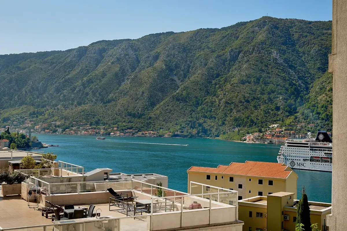 Furnished, two-bedroom apartment with partial sea view, Kotor — property view 2