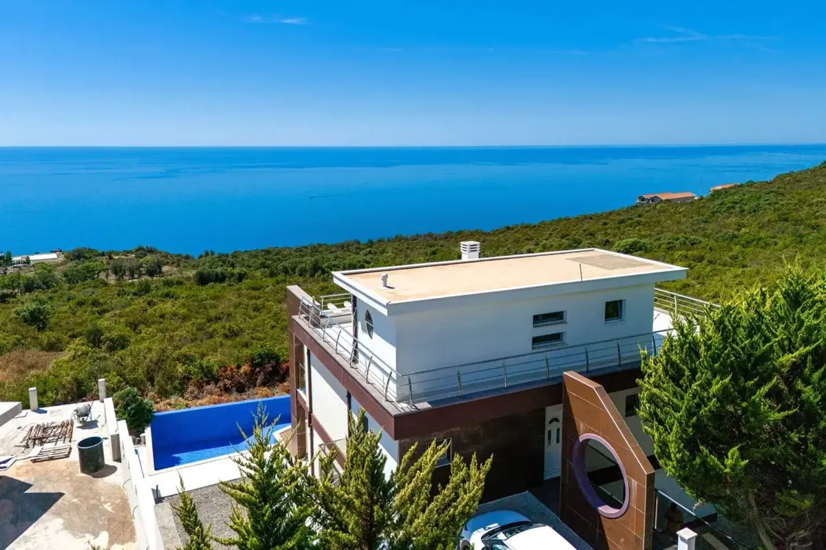 Villa with pool and open sea view — property view 1