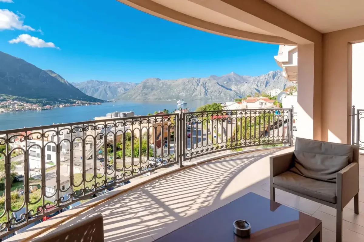 Exclusive two-bedroom apartment with a panoramic view of the sea, Dobrota — property view 1