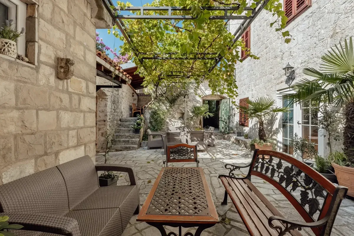 Charming stone house with landscaped yard and sea view, Risan, Kotor — property view 6